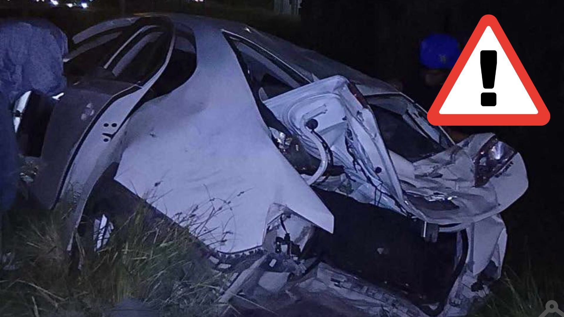 Abandonan vehículo tras aparatoso accidente en la Carretera Federal 45 norte
