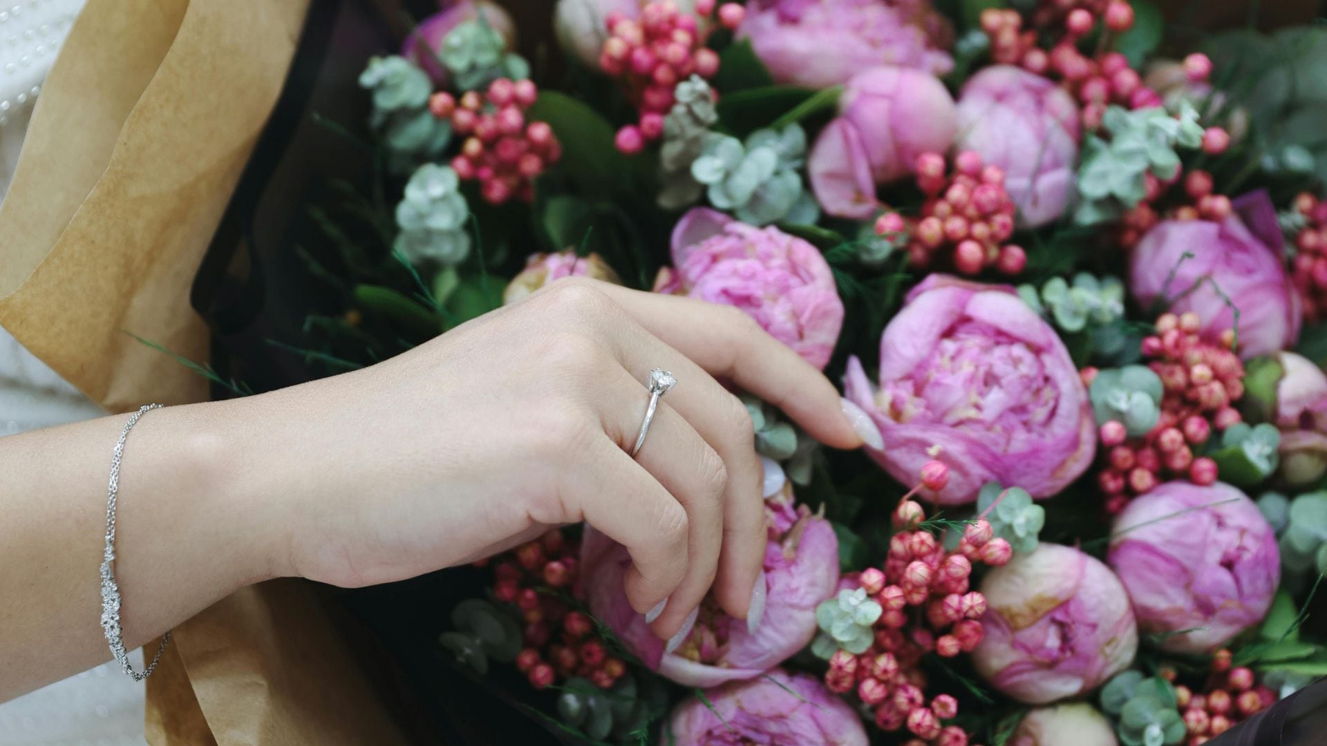 Día de la Novia Por qué se celebra el 6 de abril y qué color de flores se deben regalar