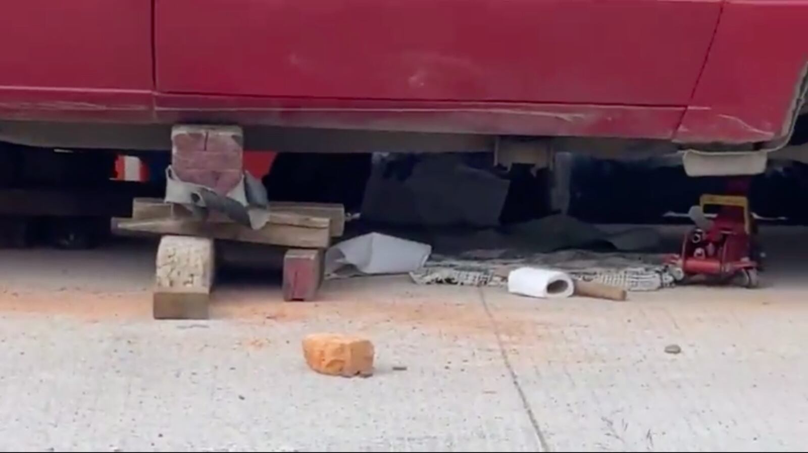 Aplastamiento directo de camioneta