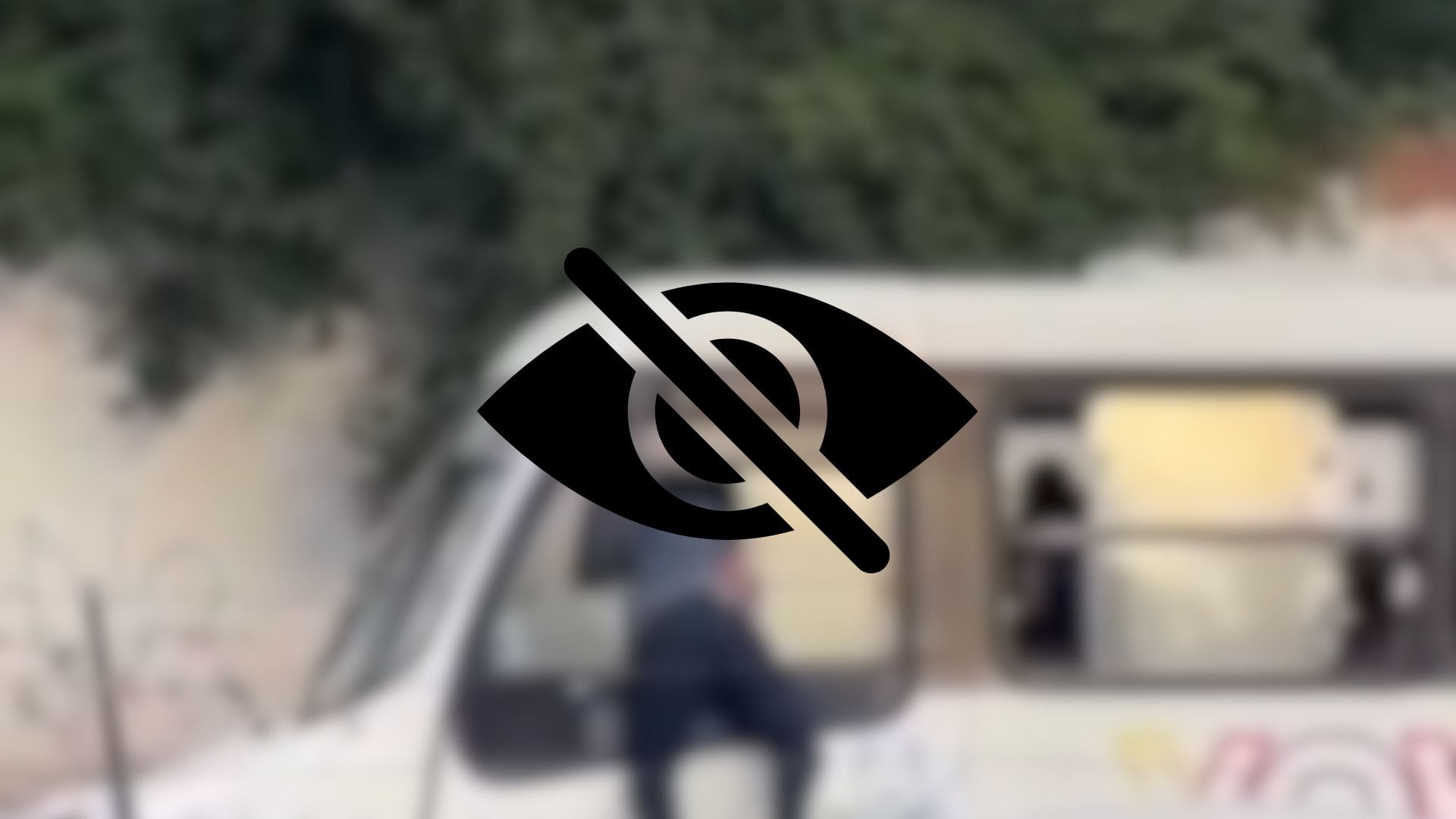 VIDEO: Hombre se cuelga de la ventana de un camión urbano para golpear al chófer en Aguascalientes