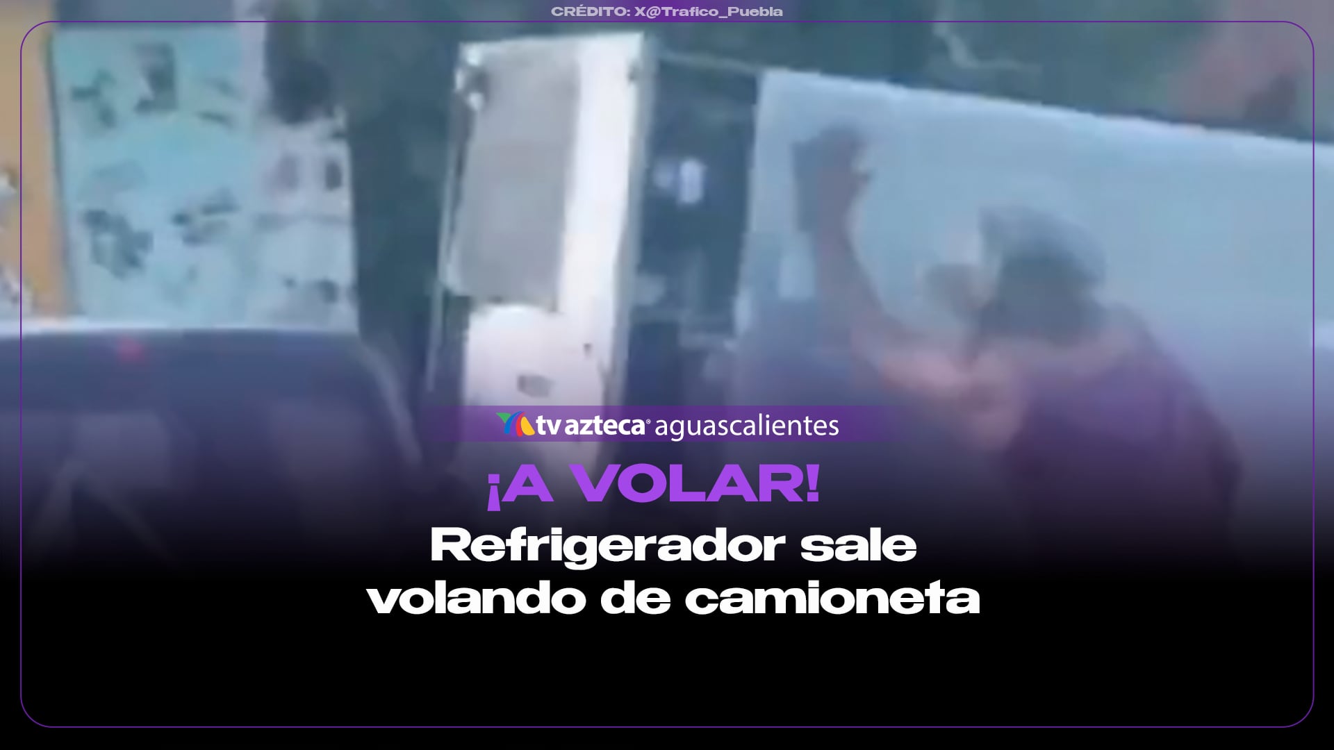 ¡Se cae! Trasladan refrigerador en camioneta y termina en el pavimento en Coahuila